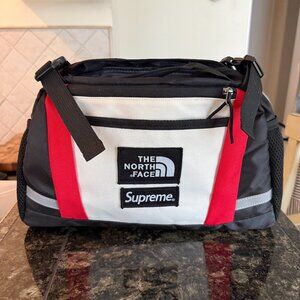 Supreme The North Face expedition waist bag | Black/Red
